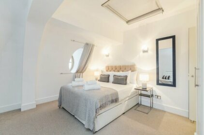 Outstanding Trafalgar Penthouse sleeps 8