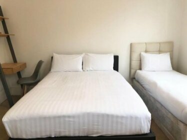 Stylish 2 Bedroom Maisonette in Victoria